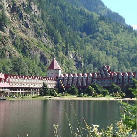 Three Valley Lake Chateau Revelstoke Exterior foto