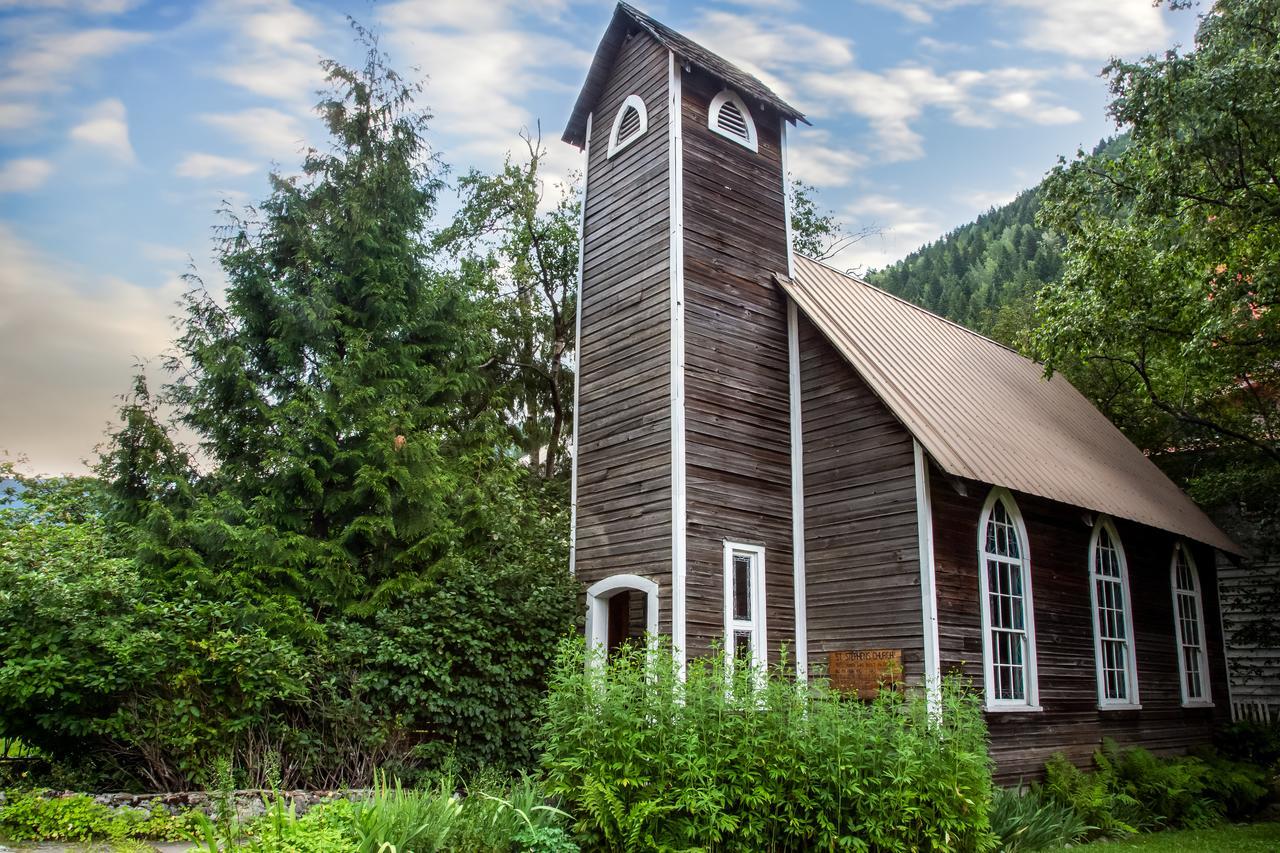 Three Valley Lake Chateau Revelstoke Exterior foto